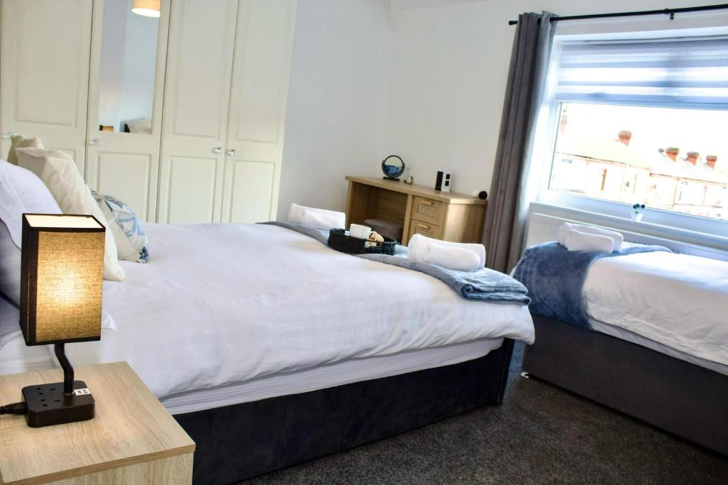 Postel nebo postele na pokoji v ubytování Cozy 2-Bed Home, St Helens - Sleeps 5 - Free WiFi