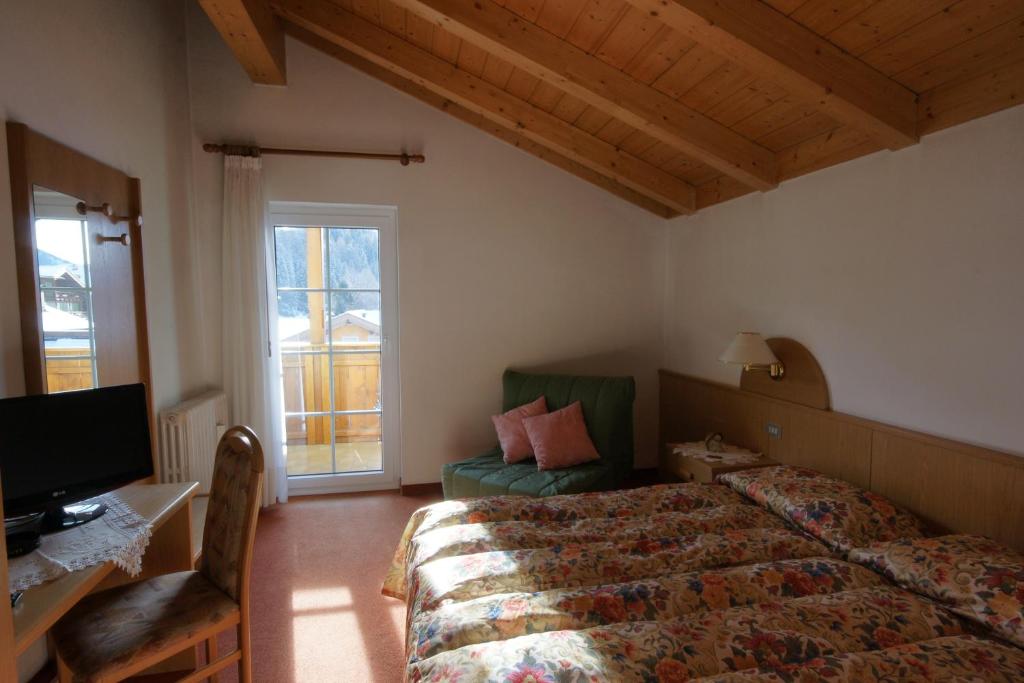 TV a/nebo společenská místnost v ubytování Hotel Villa Cima Undici