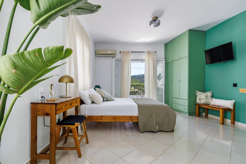Katil atau katil-katil dalam bilik di Theros Holiday Home
