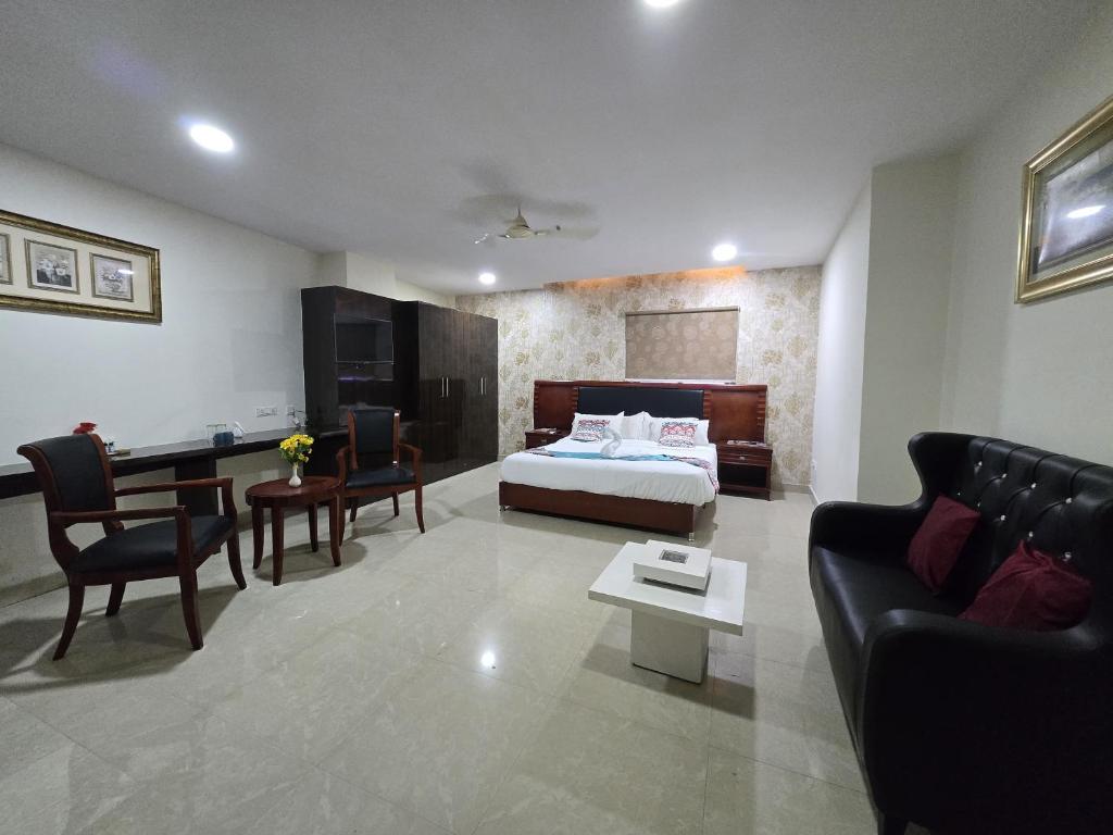 a bedroom with a bed and a desk in a room at Hotel Jubilee Pride in Hyderabad