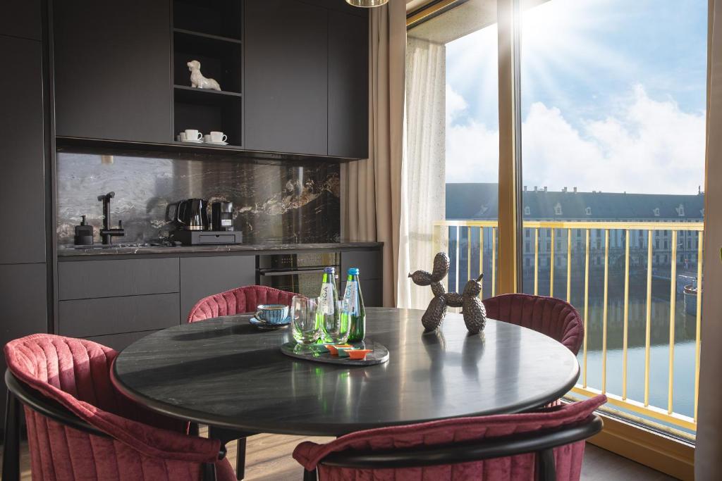 
Suite Apartment with City View
