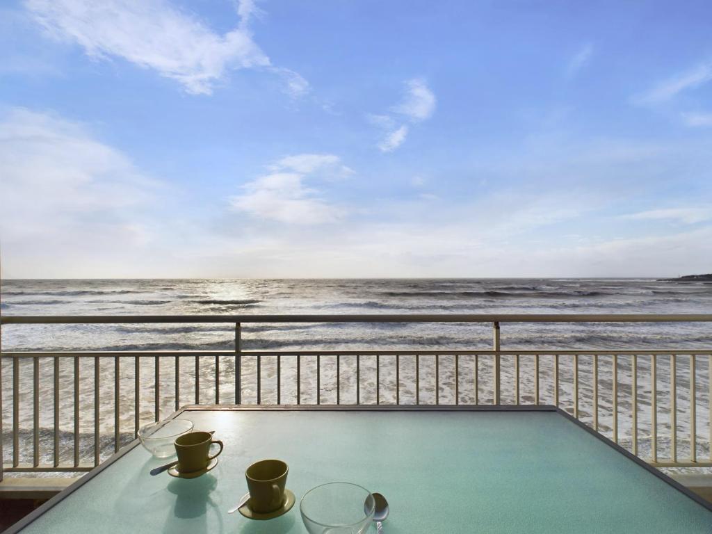 a view of the ocean from a balcony at Appartement pour 8 sur la Grande Plage de St Gilles in Le Sablais