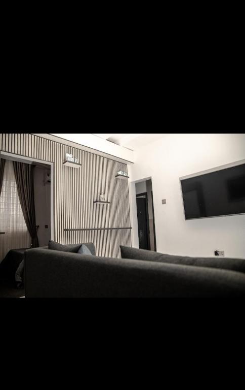 Et tv og/eller underholdning på Cozy Studio, Yaba