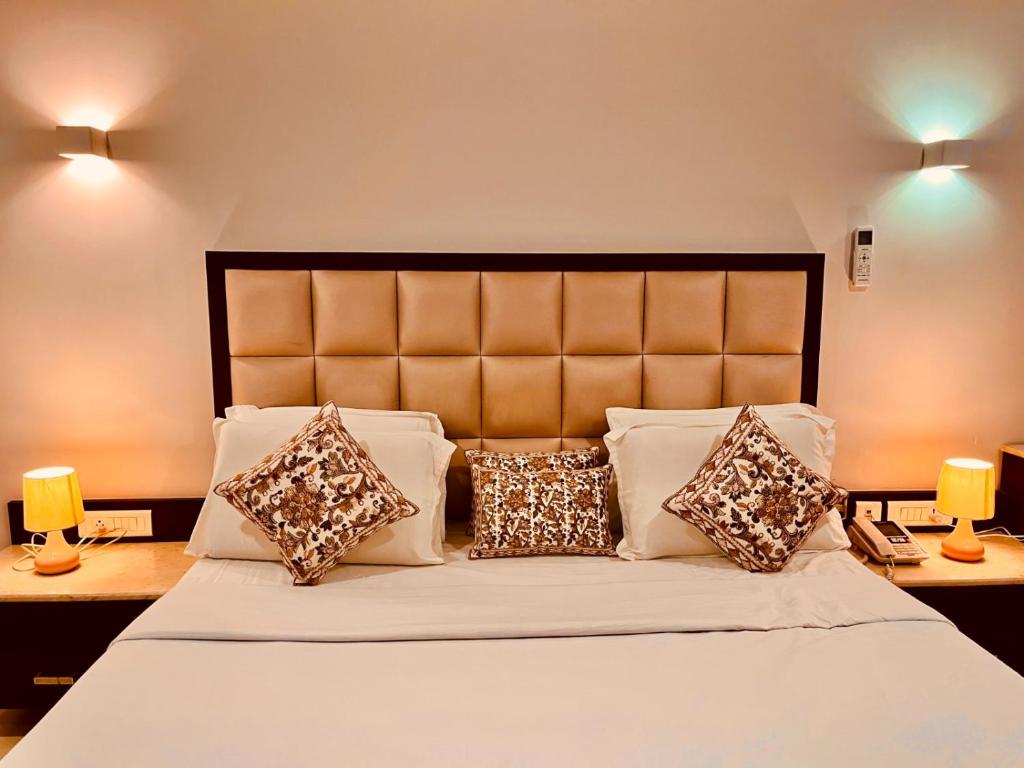 Postel nebo postele na pokoji v ubytování Hotel Bhoomivilas