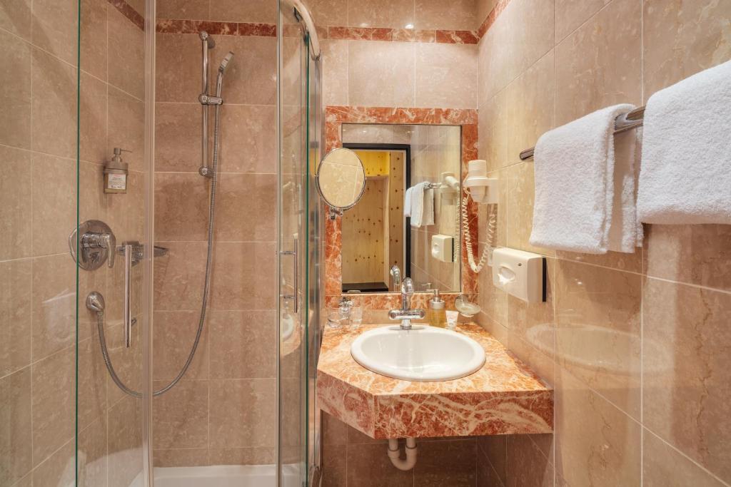 Koupelna v ubytování Hotel Central
