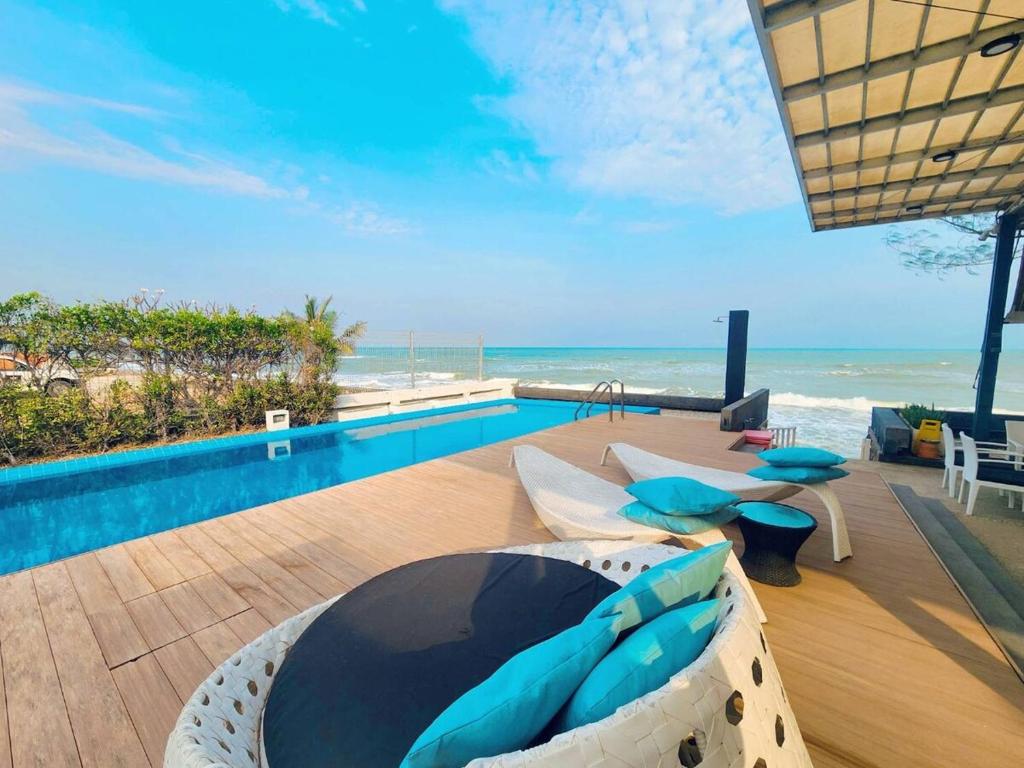 Gallery image of BBG Beachfront poolvilla 9BR close to Huahin city in Cha Am