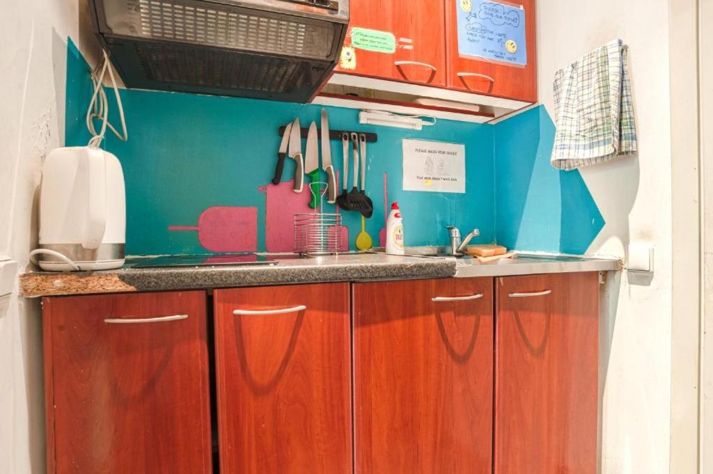 Kuchyň nebo kuchyňský kout v ubytování Pogo Hostel