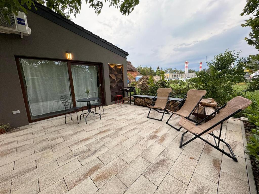 Oasis Airport Apartments and Rooms - 2