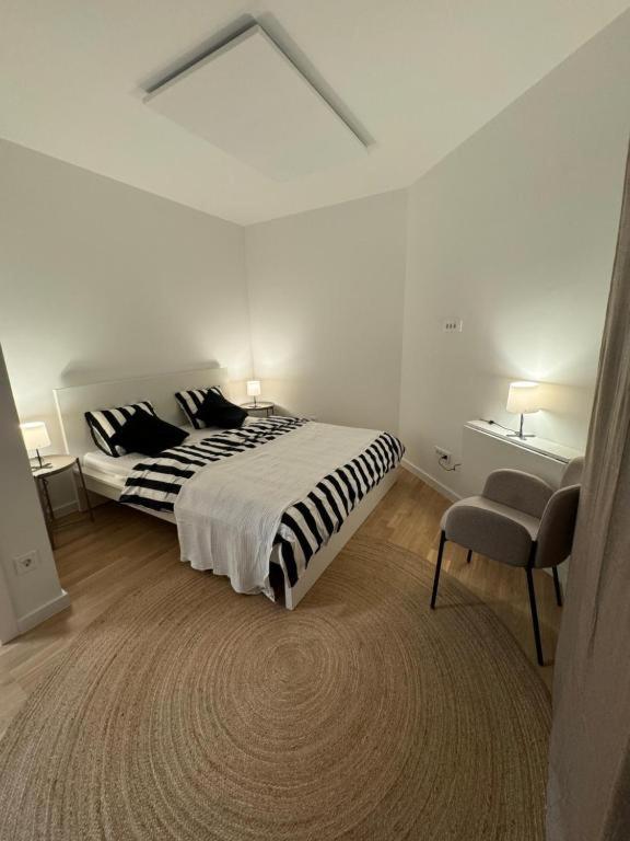 Oasis Airport Apartments and Rooms - 5