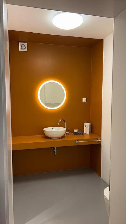 Oasis Airport Apartments and Rooms - 6