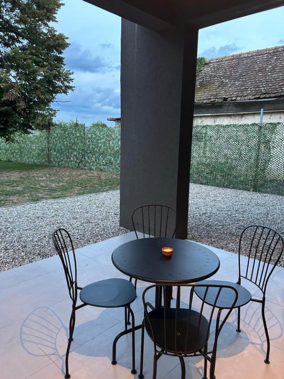 Oasis Airport Apartments and Rooms - 8