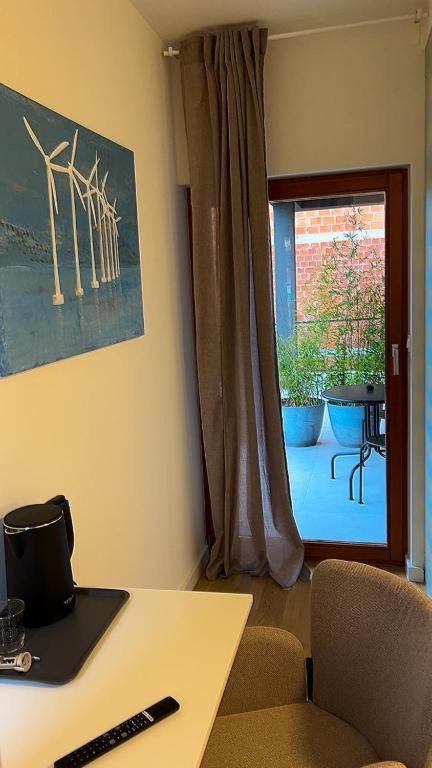 Oasis Airport Apartments and Rooms - 12