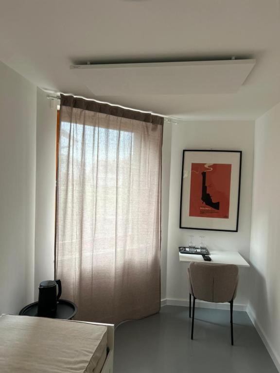 Oasis Airport Apartments and Rooms - 17