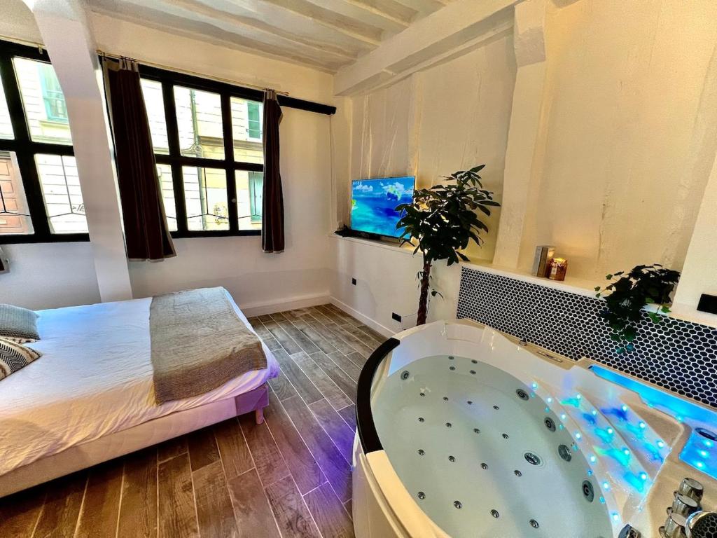 Le Spa Corneille - Jacuzzi, Sauna & Parking par Rouen Atypique - Appartement D'une Chambre