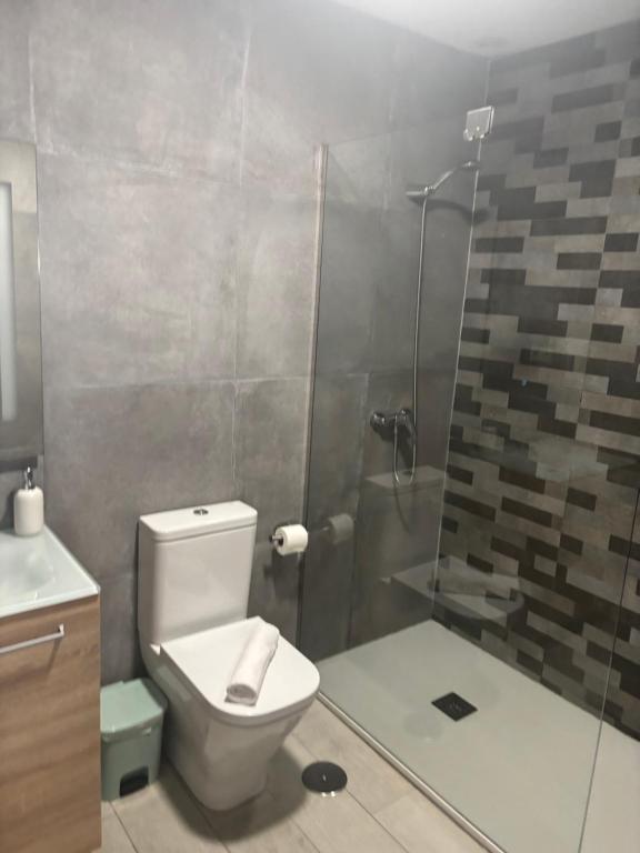 A bathroom at HERMOSO PISO a 3 min de la ESTACION DE BUS Y TREN AVE