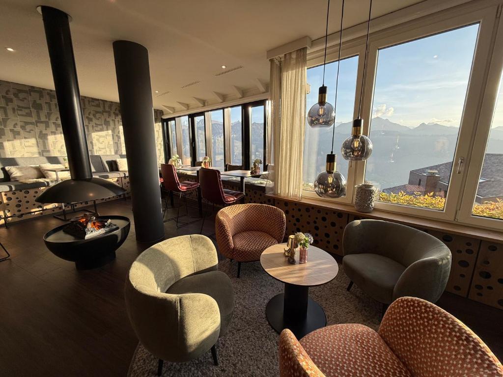 Posezení v ubytování Wohnung mit See und Bergsicht im vier Sterne Hotel
