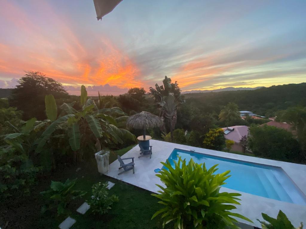 Bazén v ubytování Colibri Villa Sainte Luce nebo v jeho okolí