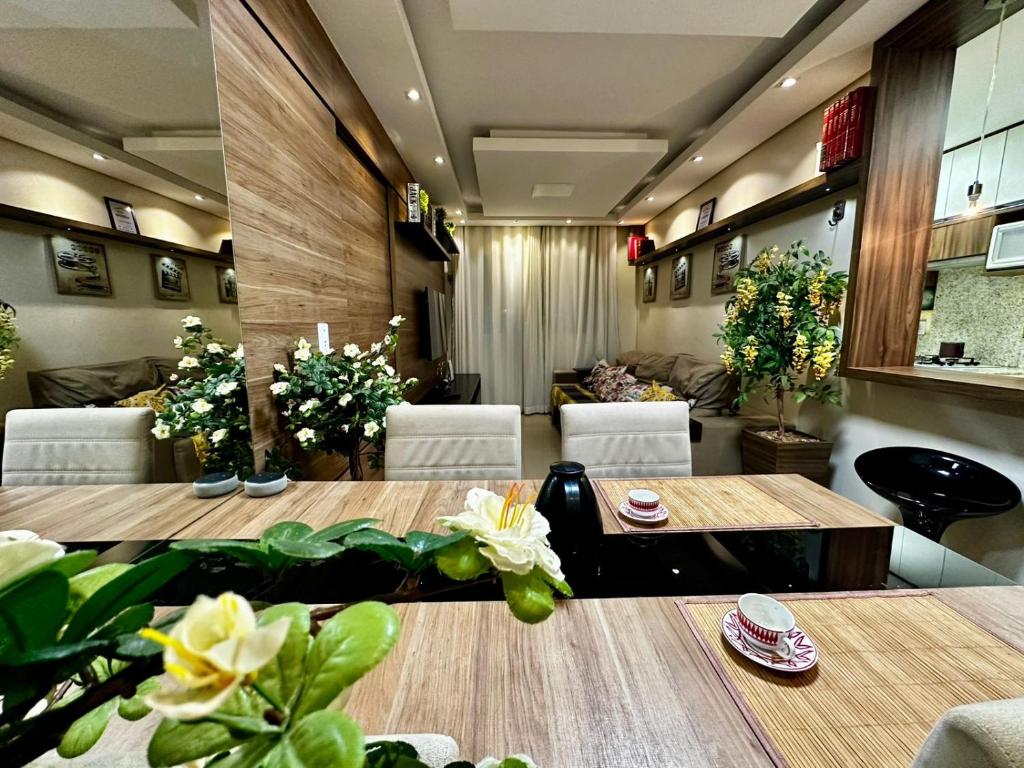 a conference room with tables and chairs and plants at Apartamento planejado in Gama