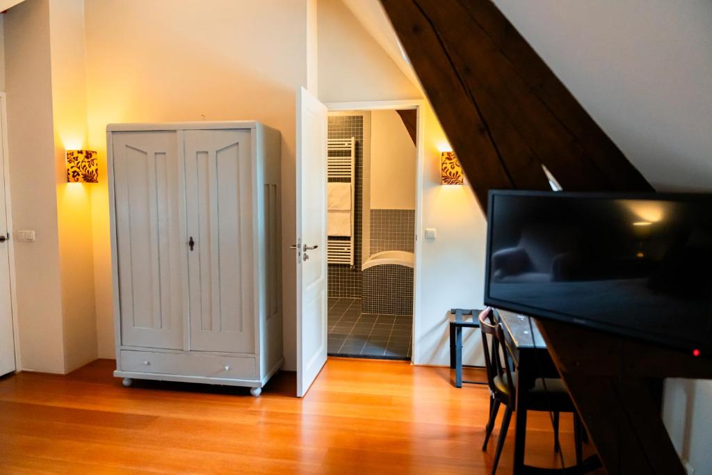 TV a/nebo společenská místnost v ubytování B&B Het Wellnest