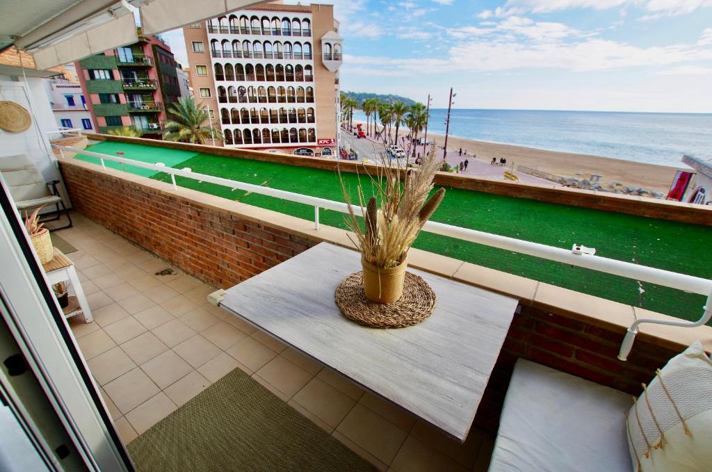 V&V LLORET- Apartment Carabella centro Lloret con vistas mar