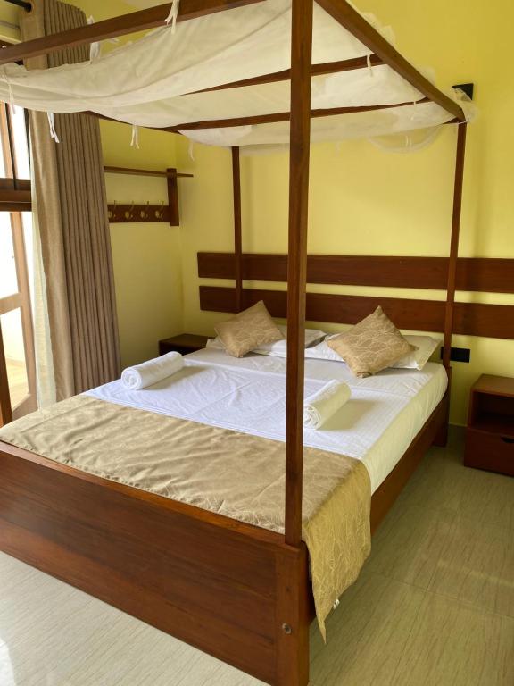 Postel nebo postele na pokoji v ubytování Kandy Lotus Chalet