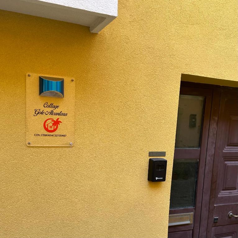 Certifikát, ocenenie alebo iný dokument vystavený v ubytovaní Cottage Gole Alcantara Pafumi