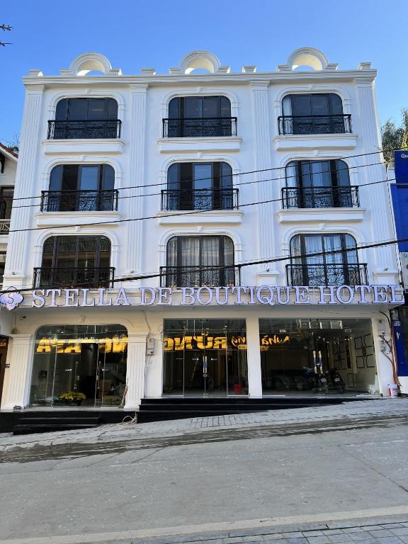 Tòa nhà nơi khách sạn tọa lạc