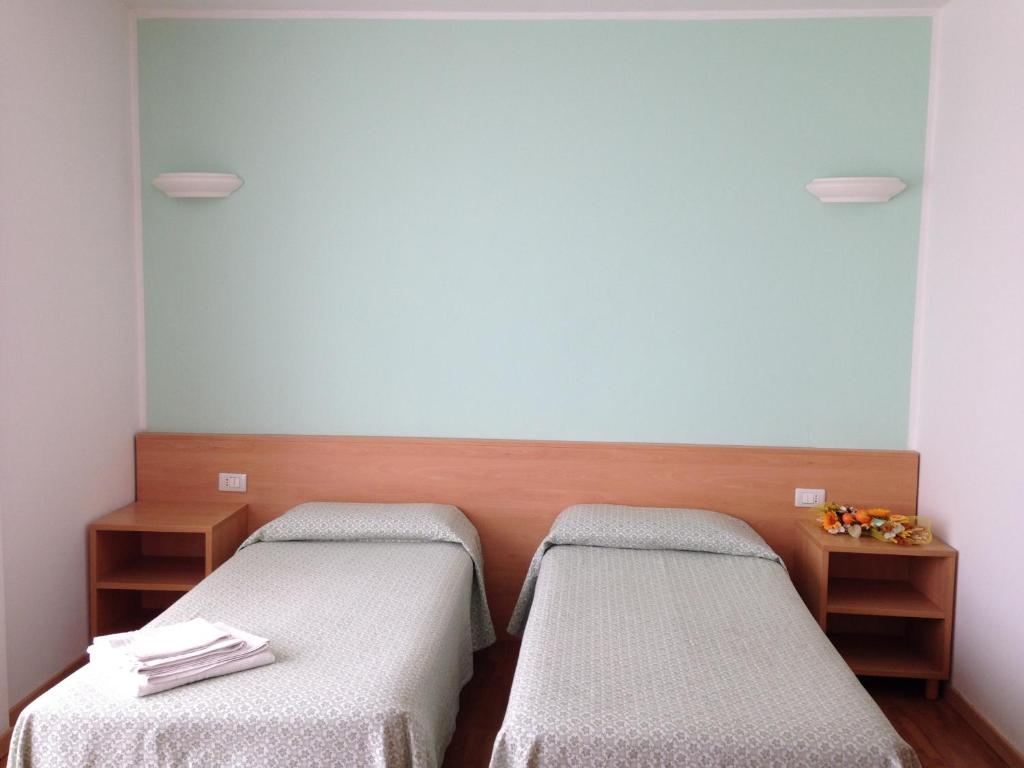 Postel nebo postele na pokoji v ubytování Hotel Roma