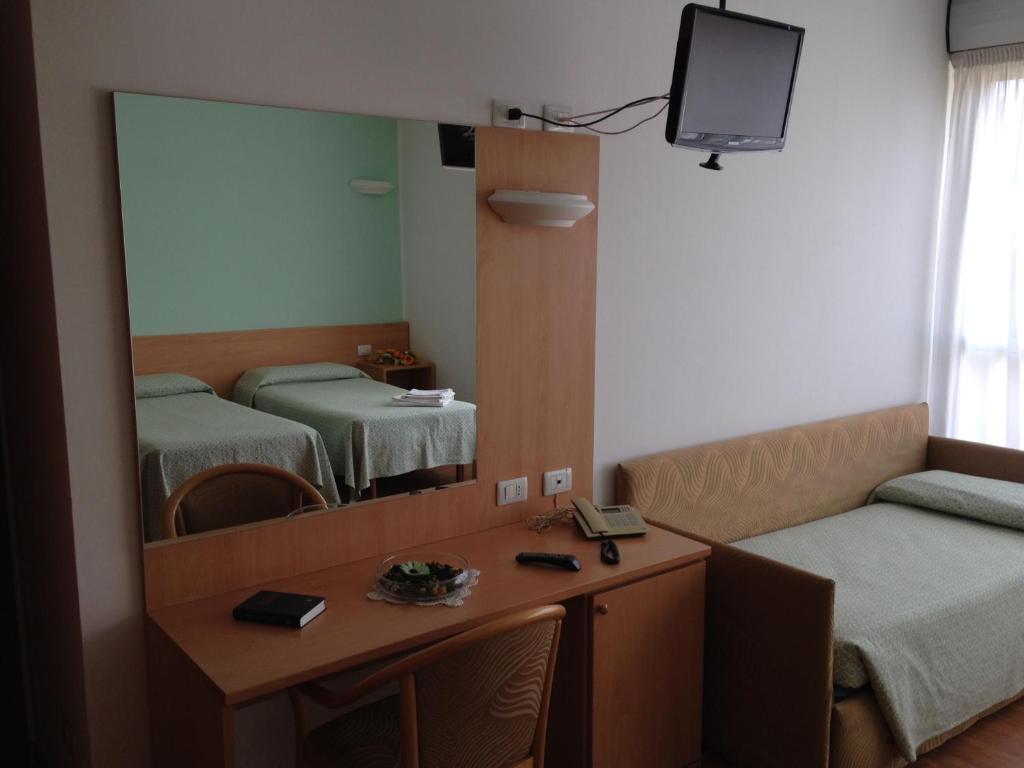 Postel nebo postele na pokoji v ubytování Hotel Roma