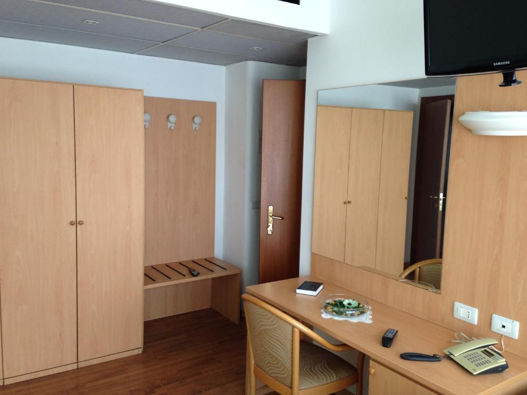 TV a/nebo společenská místnost v ubytování Hotel Roma
