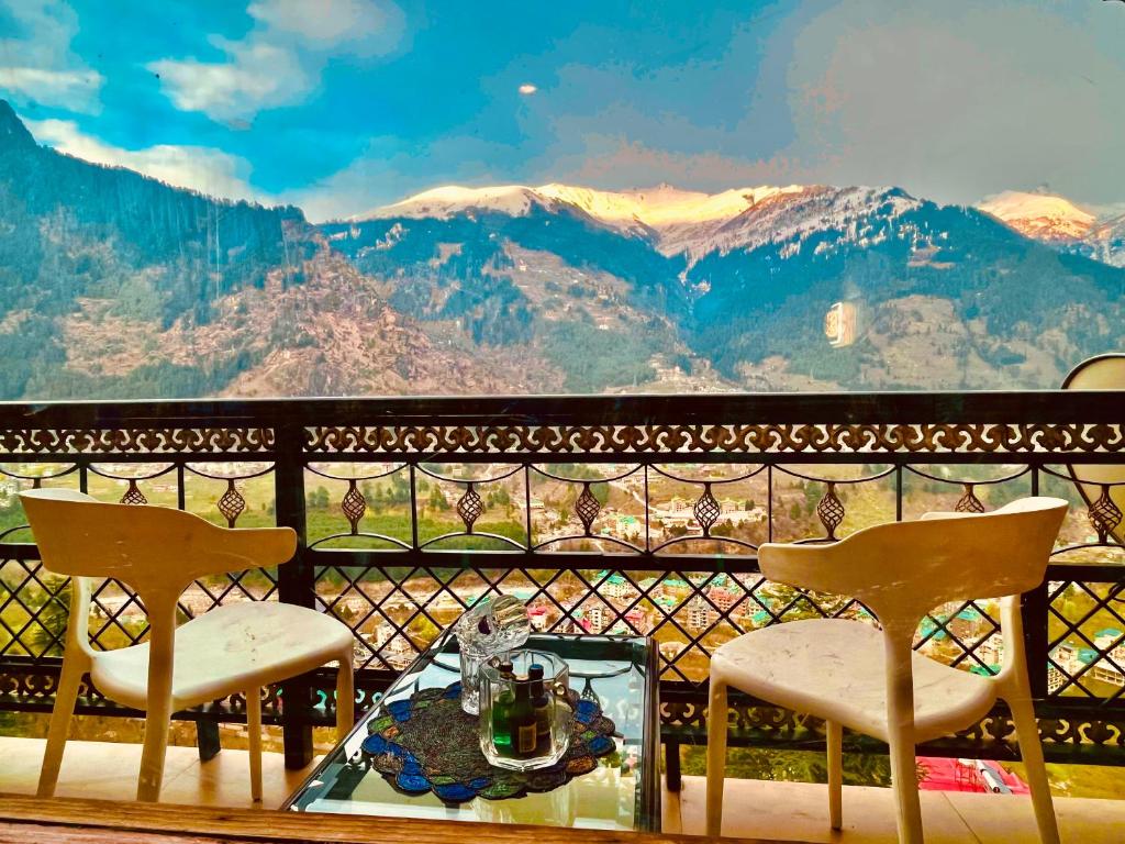 Nespecifikovaný výhled na hory nebo výhled na hory při pohledu z hotelu
