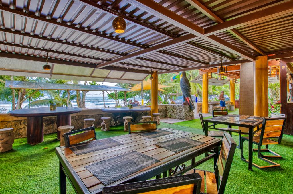 Restaurace v ubytování Atlantida Lodge Cahuita