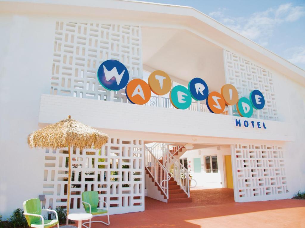 Certifikát, hodnocení, plakát nebo jiný dokument vystavený v ubytování Waterside Hotel and Suites