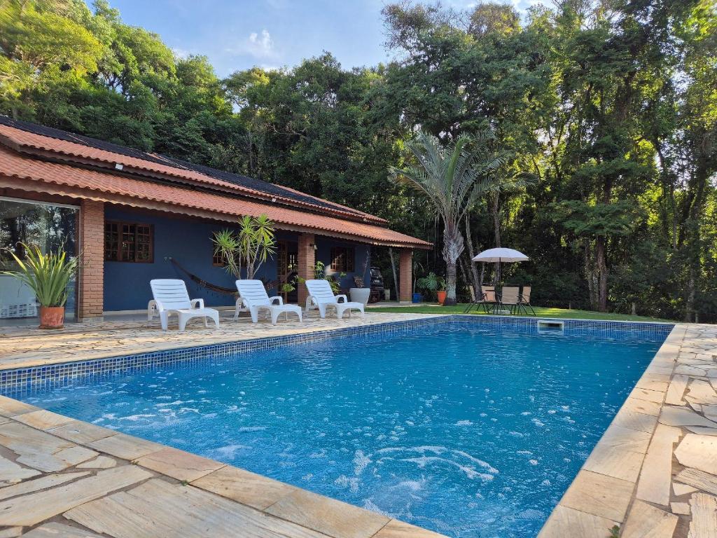 Bazén v ubytování Casa de Campo em Ibiuna em meio à natureza nebo v jeho okolí