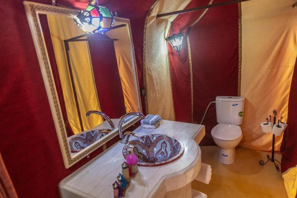 Koupelna v ubytování Zahra Luxury Desert Camp