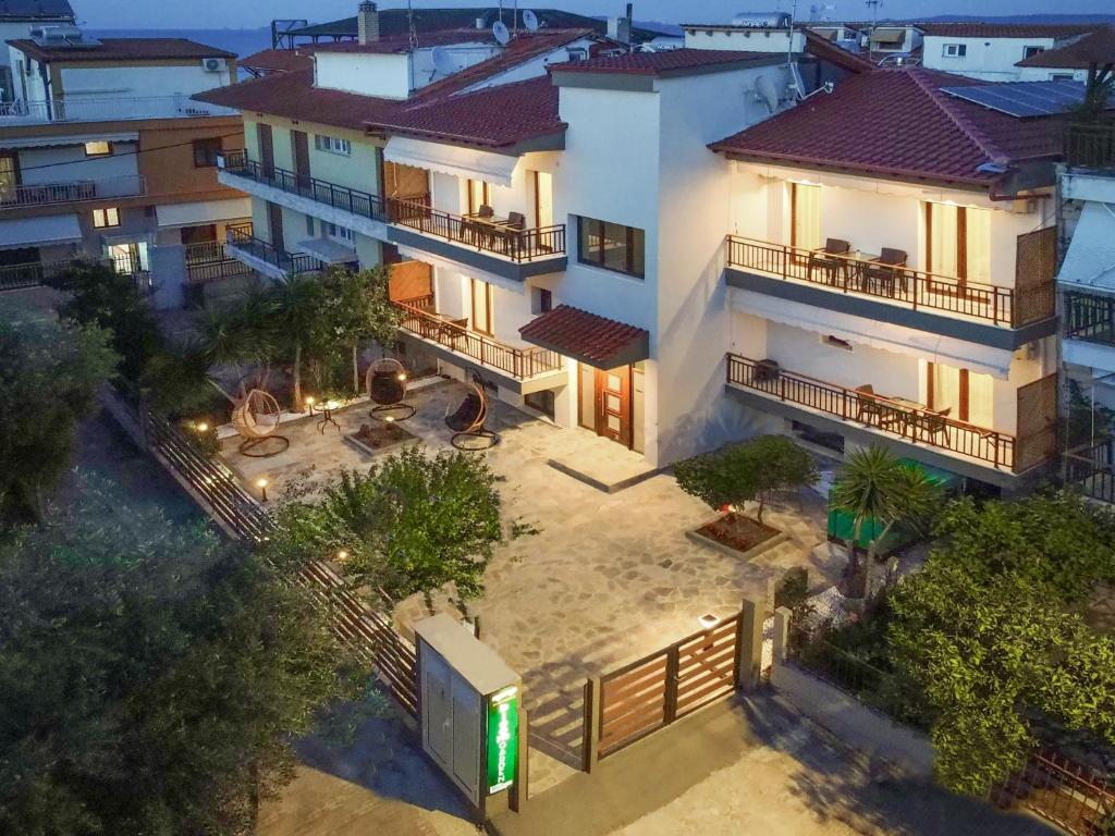 an overhead view of a house with a courtyard at Bloom Garden Apartments in Ierissos