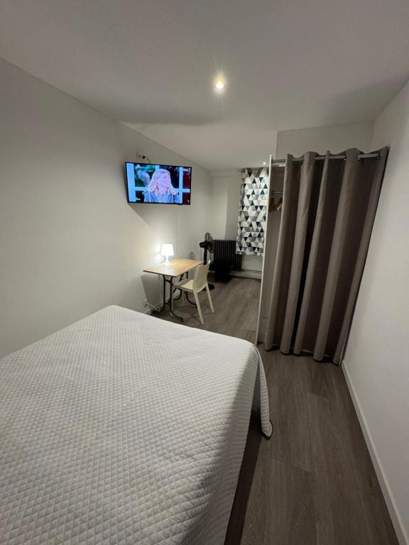 Postel nebo postele na pokoji v ubytování Hotel des Etuves