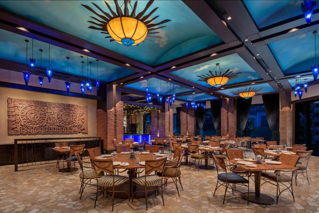 Restaurace v ubytování Radisson Blu Plaza Delhi Airport