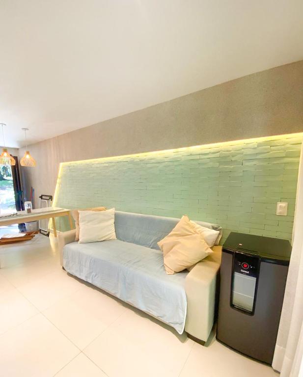 Posezení v ubytování Quarto e sala com piscina em Maceió - Villas Tulipa 02
