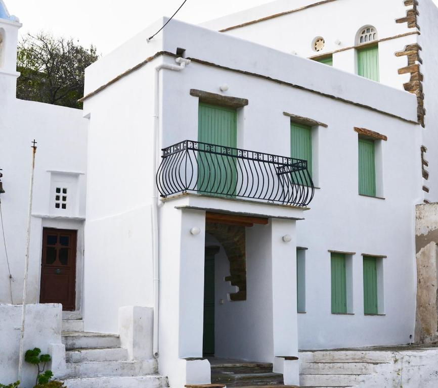 Το κτήριο όπου στεγάζεται  η παραθεριστική κατοικία