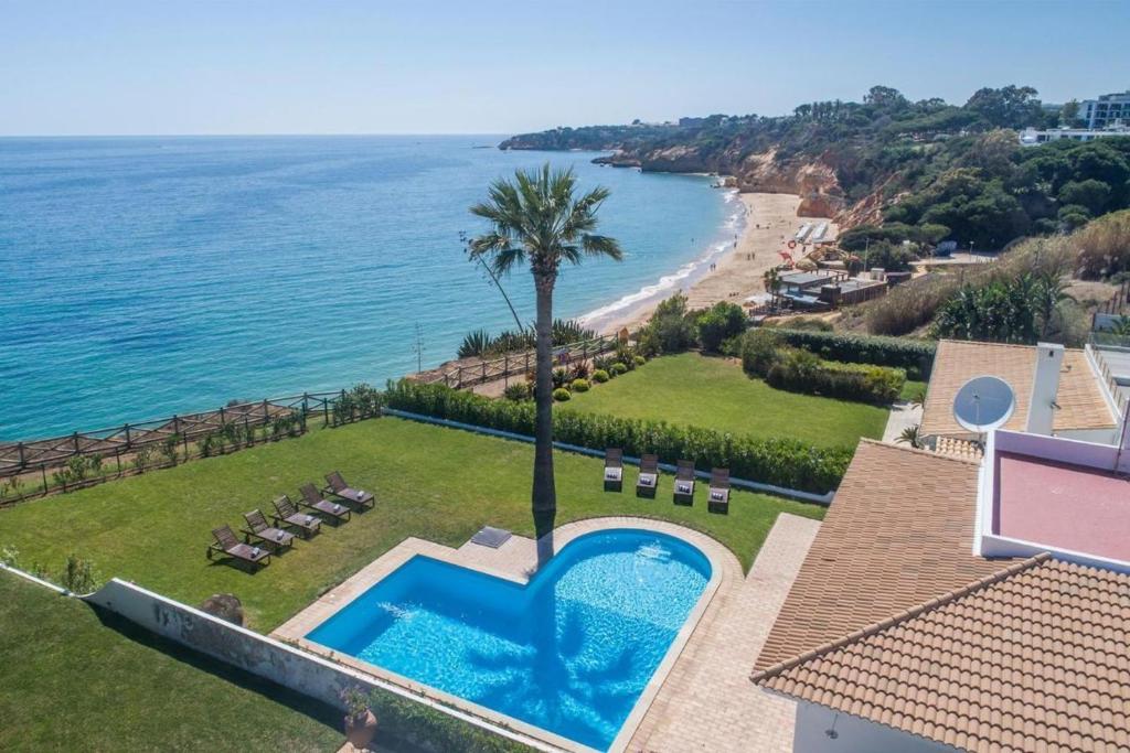 Villa Casa Amendoeiras by LovelyStay