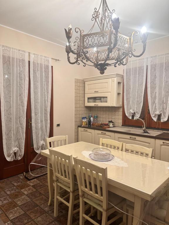 Kuchnia lub aneks kuchenny w obiekcie Etna holiday