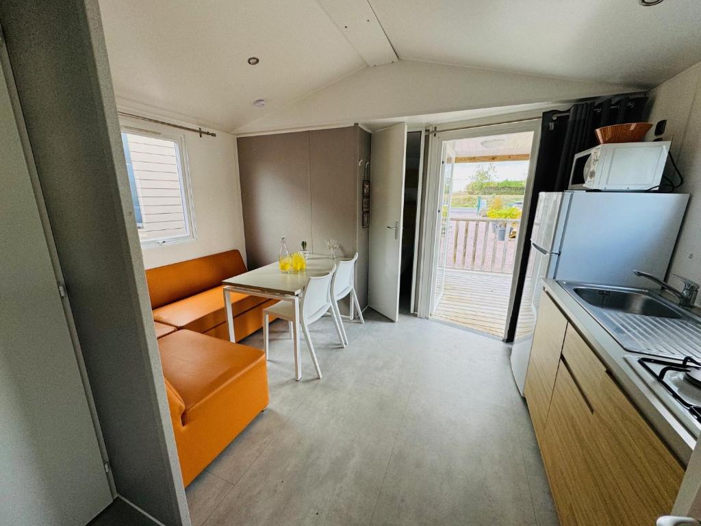 Kuchyň nebo kuchyňský kout v ubytování Camping Les Payolles