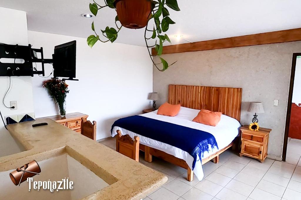 Postel nebo postele na pokoji v ubytování La Pirámide del Tepozteco