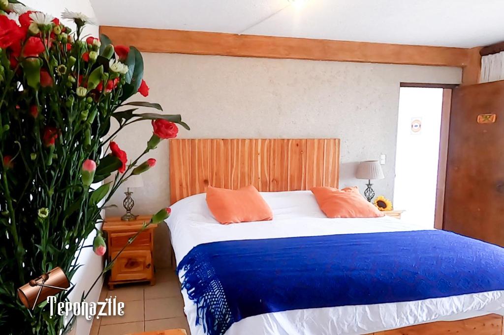 Postel nebo postele na pokoji v ubytování La Pirámide del Tepozteco