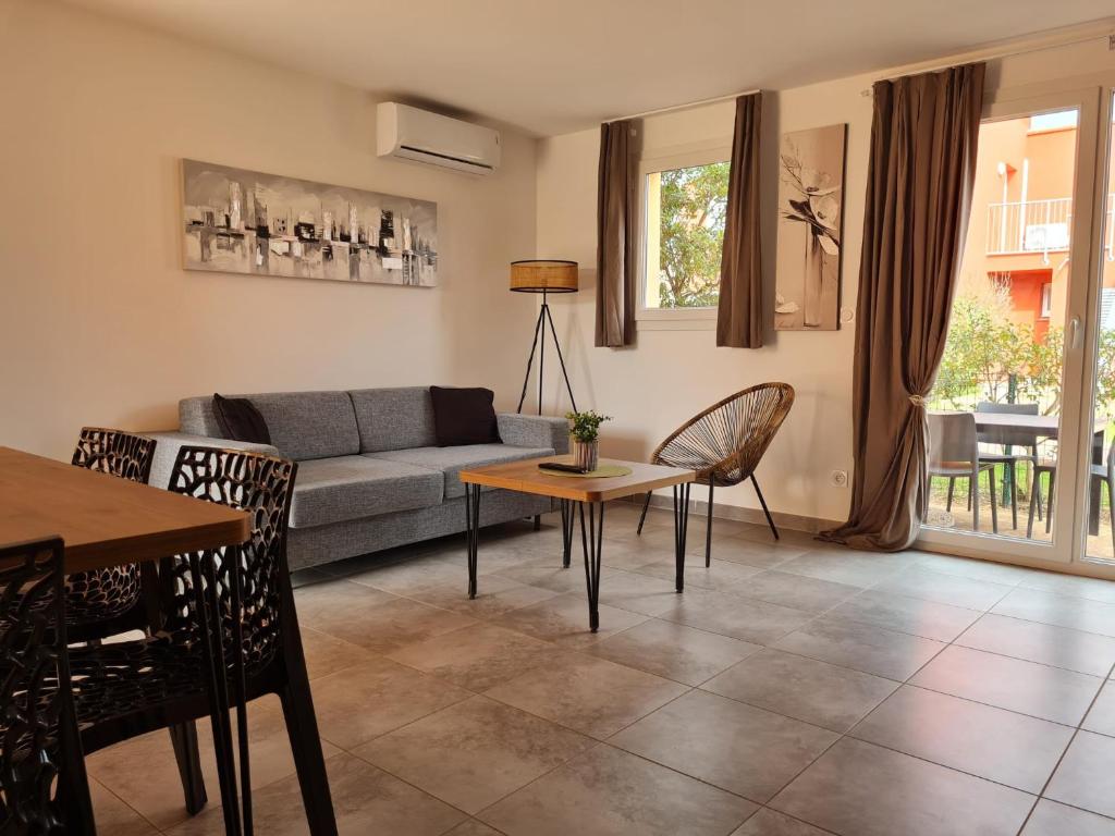 Posedenie v ubytovaní Résidence hôtelière les hameaux de saint cyprien appartement 35 M2 1 chambre