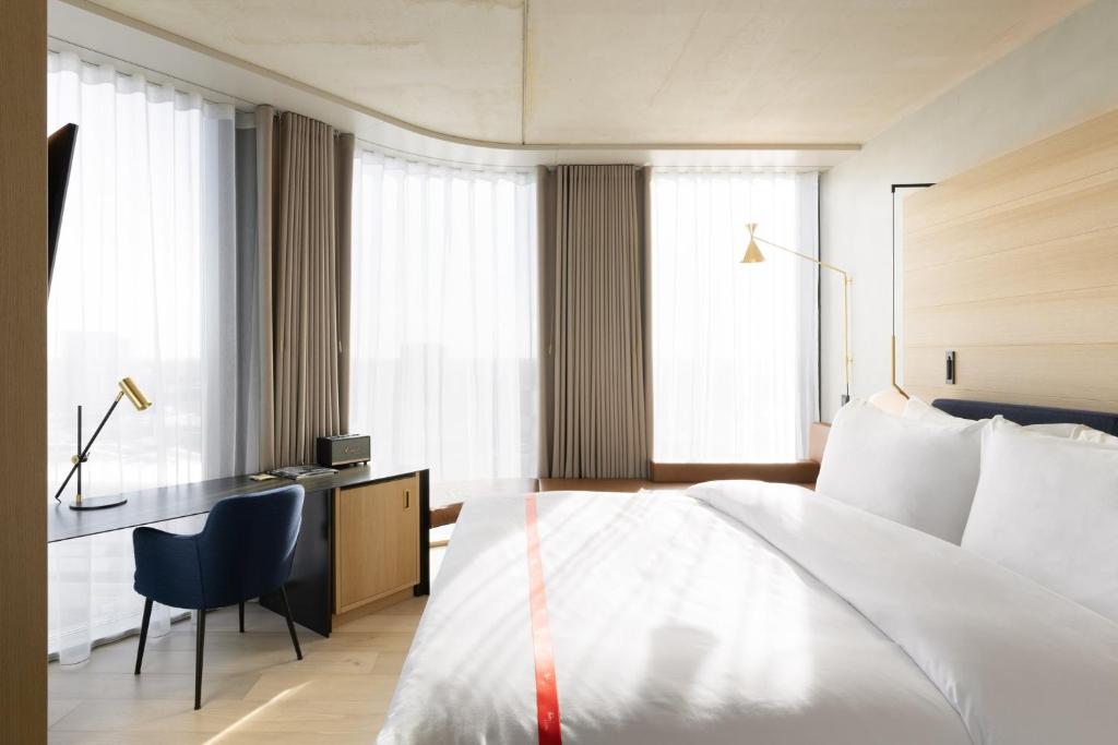Ένα ή περισσότερα κρεβάτια σε δωμάτιο στο Ruby Emma Hotel Amsterdam
