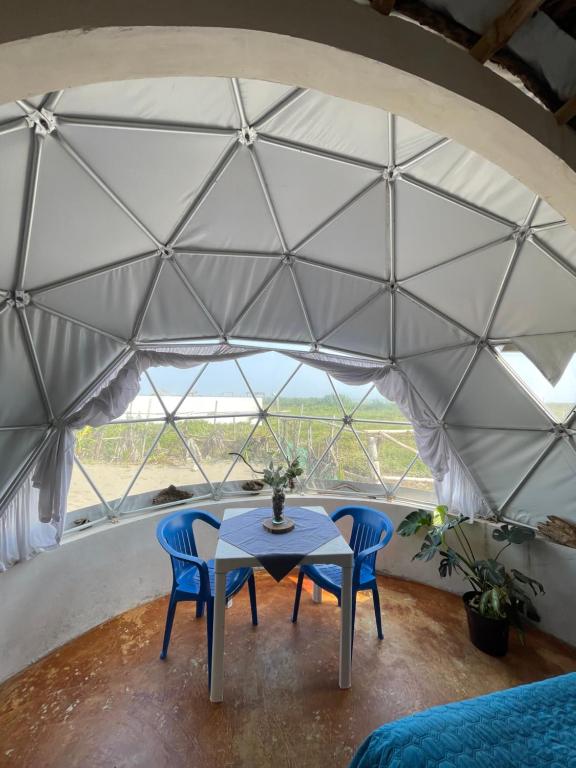 Posezení v ubytování Glamping Burbuja