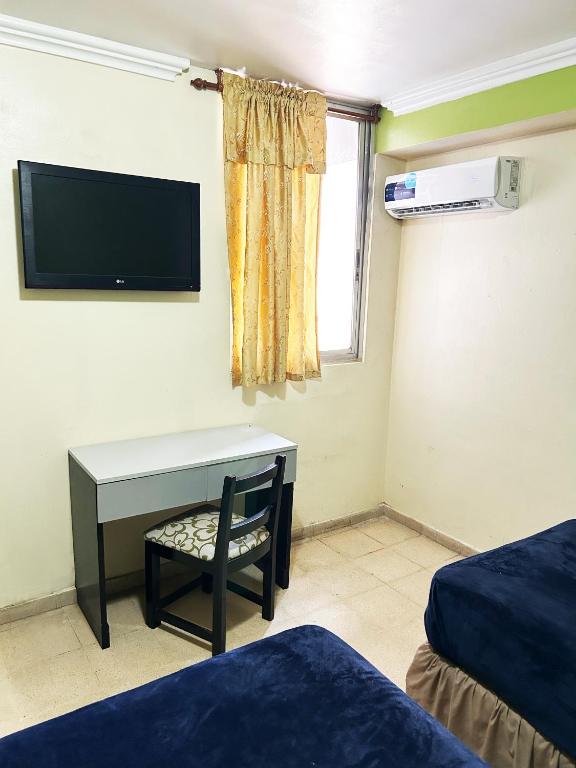 TV a/nebo společenská místnost v ubytování HOTEL 2 Mares PANAMA