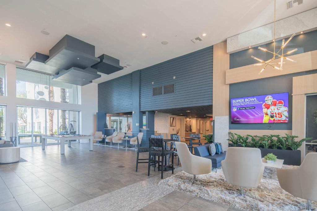 TV/trung tâm giải trí tại Walk out Patio-Grill-Pool with View-Golfing Area S134